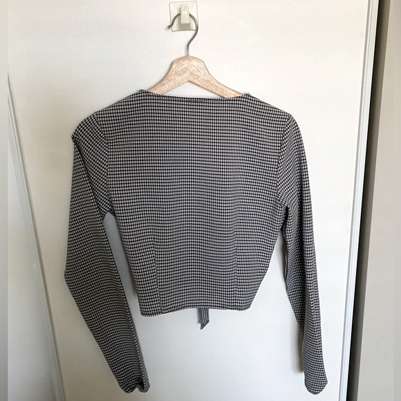 Brandy Melville gingham pattern long sleeve long sleeve crop top - Picture 3 of 3